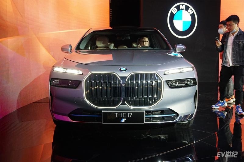 无与伦比的惊艳 宝马集团纯电豪华旗舰轿车bmw i7全球首发_凤凰网汽车