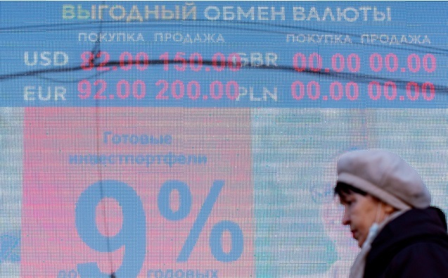 俄乌冲突后，卢布汇率震荡 澎湃影像图