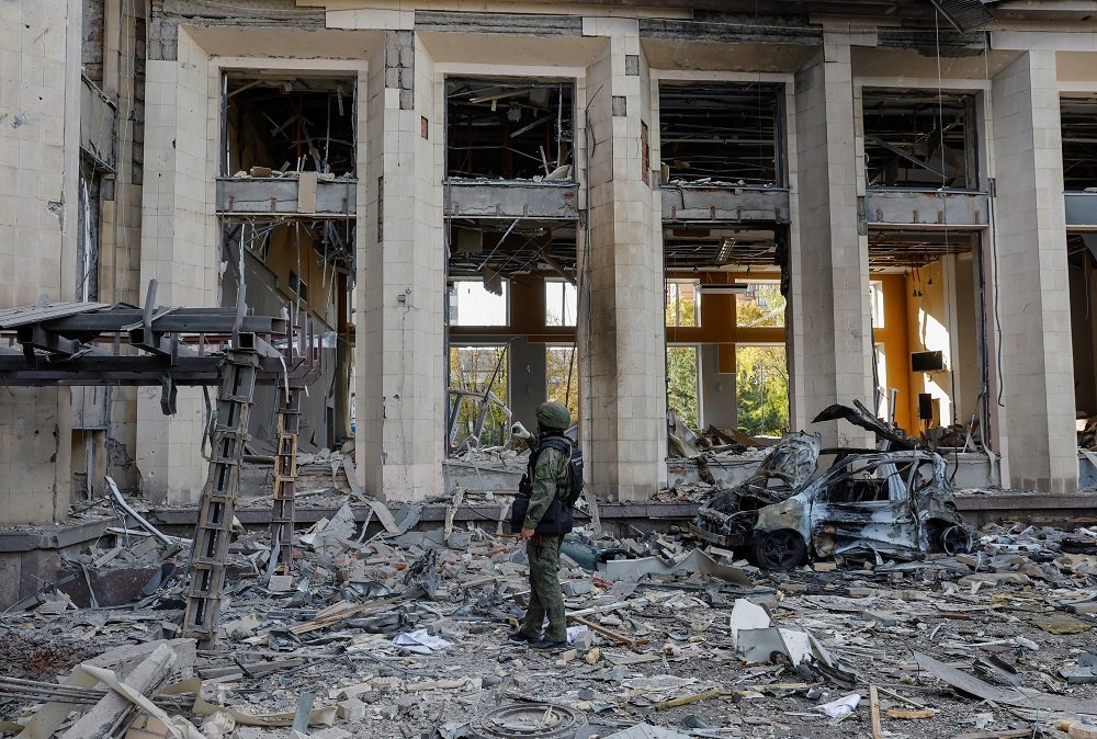 10月16日，乌东顿涅茨克市市政大厅被导弹击中 IC Photo图