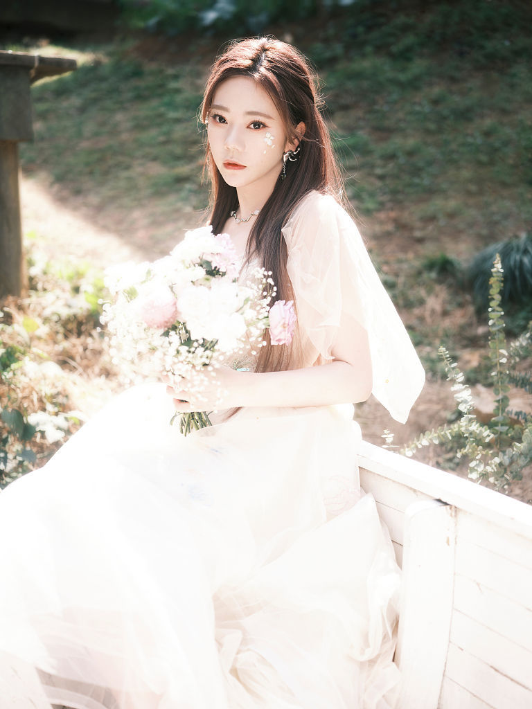 张紫宁现身天赐的声音3首期节目用治愈歌声传递内心力量