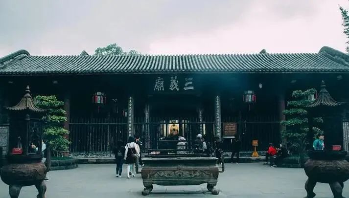 诸葛亮是臣 却为何在成都的这个祠庙里 抢了君主刘备的风头 凤凰网