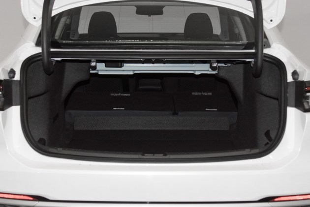 解读低配车实拍2022款福特蒙迪欧时尚型