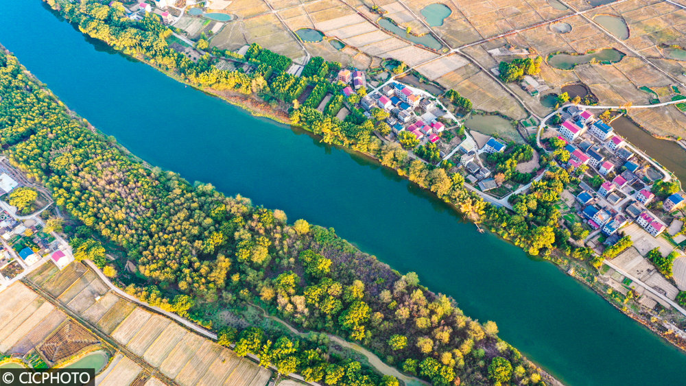 2022年11月12日在江西省吉安市吉水县水南镇泷江拍摄的景色.