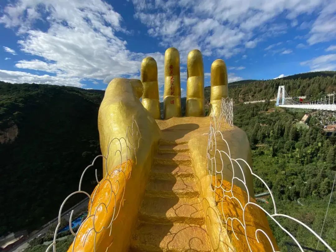 山登腻了,登佛手观景台更有新意为了得到一个好兆头所以新年新气象不