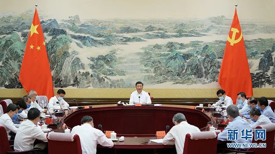 2020年8月24日，习近平在中南海主持召开经济社会领域专家座谈会并发表重要讲话。新华社记者 李学仁 摄
