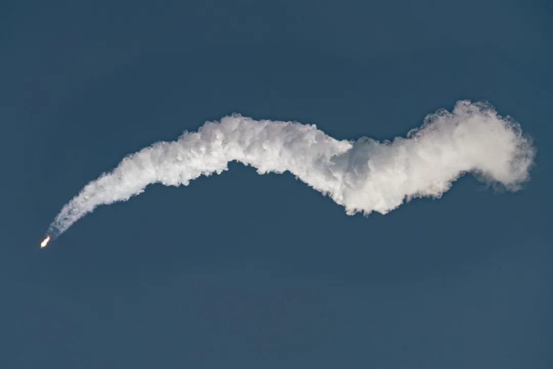 2022年5月18日，美国佛罗里达州肯尼迪航天中心，SpaceX猎鹰9号火箭发射53颗“星链”卫星。
