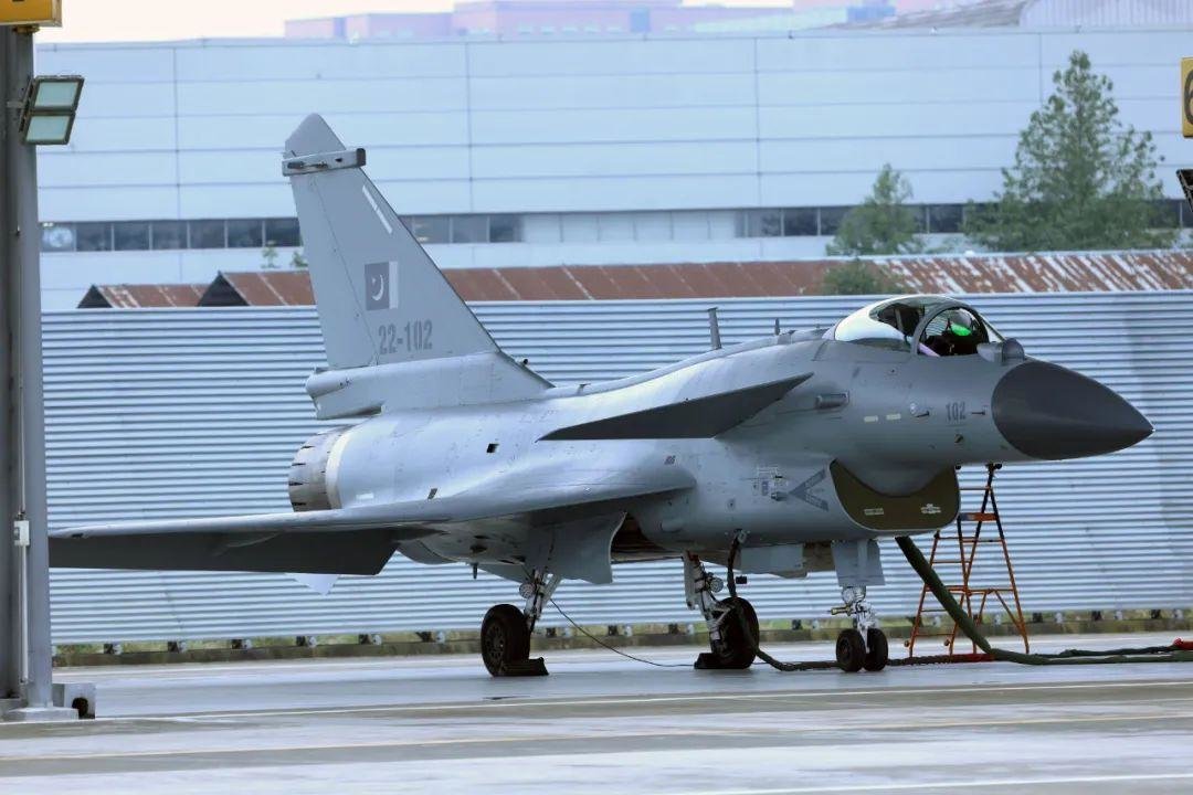 客户很满意!巴基斯坦采购680台中国VT-4后,又要增购60架歼-10CE_凤凰网