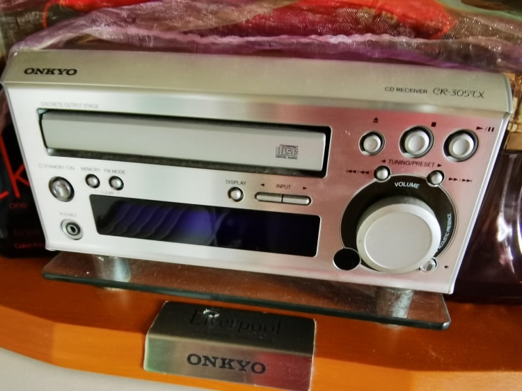 家里的安桥CD机，已经吃灰很久 图源：品玩lzh摄