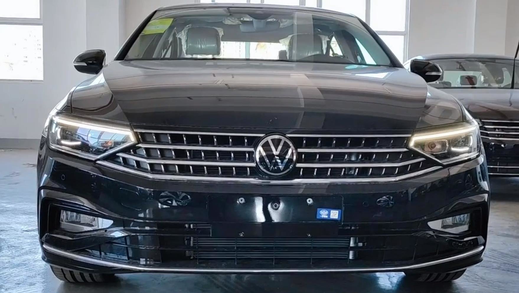 大众新款迈腾实车到店,颜值,配置升级,或月底上市