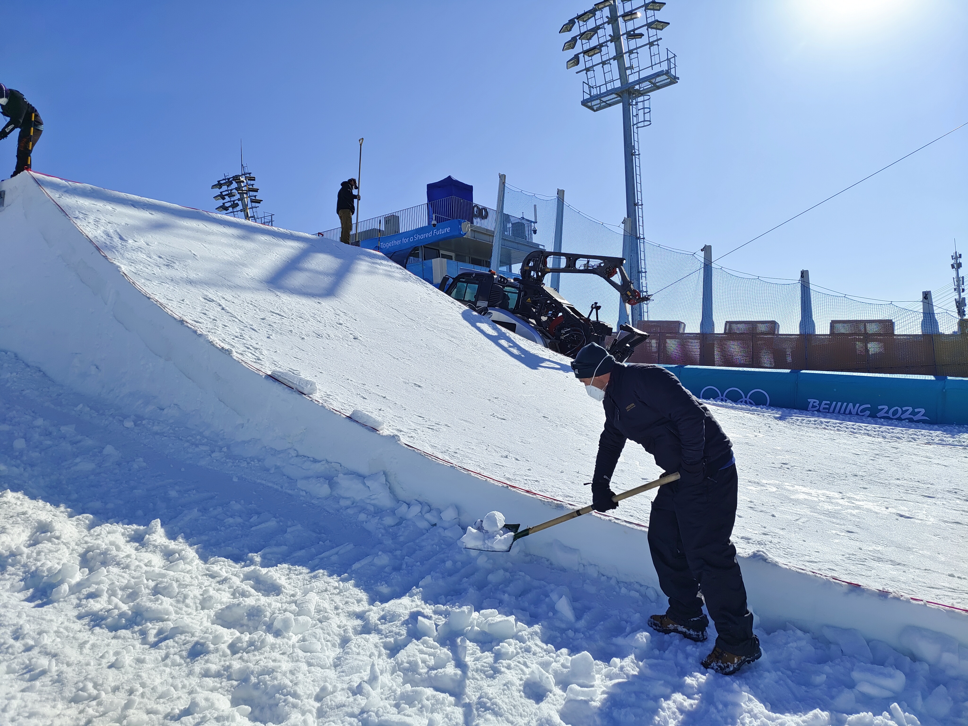 首鋼滑雪大跳臺起跳臺搭建完畢賽道塑形基本完成