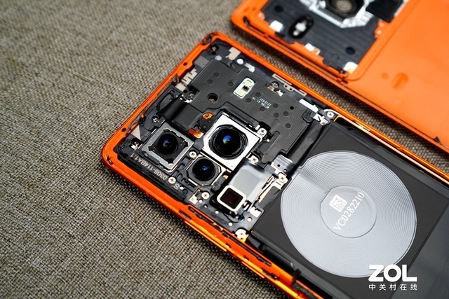 底大一级压死iPhone?拆机揭秘vivo X80 Pro超大底主摄(保密)