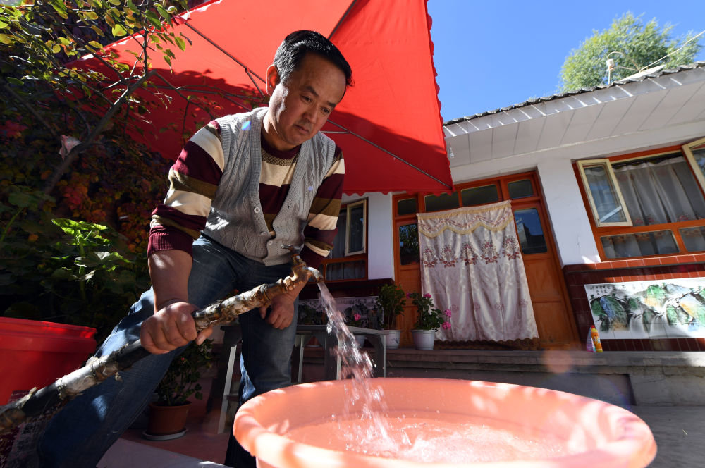 总书记挂念的“关键小事”丨让农村人口喝上放心水