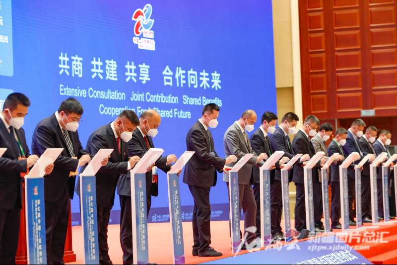 9月20日，第七届中国—亚欧博览会“合作向未来—招商引资重点项目签约仪式”在新疆国际会展中心举行。资料图