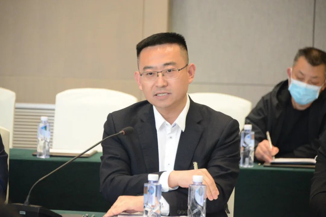 在会议期间,政协委员,西建天茂房产总经理刘忠森,积