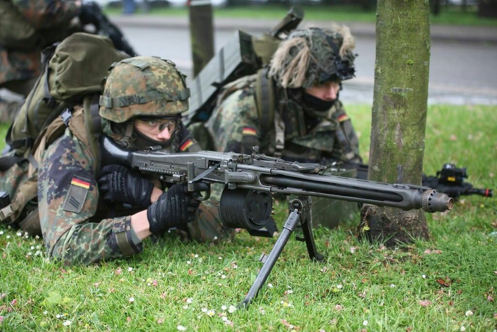 德军机枪从mg3到mg5的发展,你还觉得mg42的1200发每分钟很优秀?