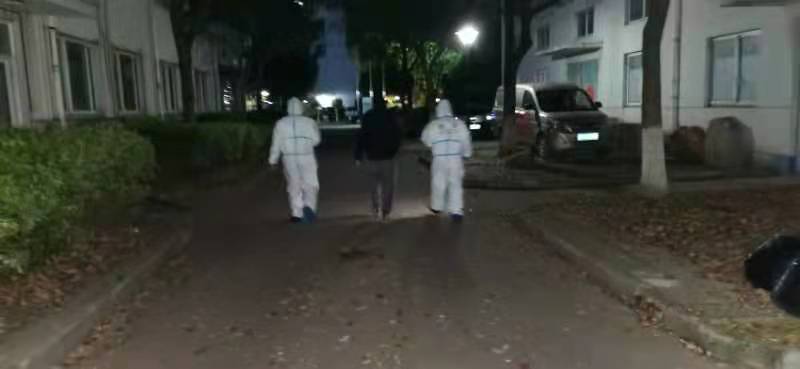 上海2男子封控期间私自外出钓鱼 被警方行政处罚