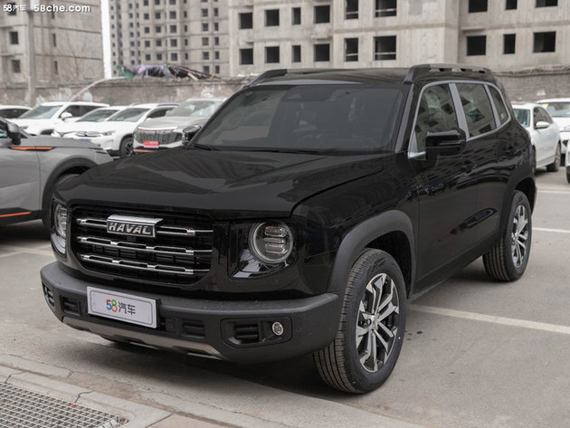 2022款哈弗大狗在设计方面和老款保持一致,采用粗大的黑色饰条包裹