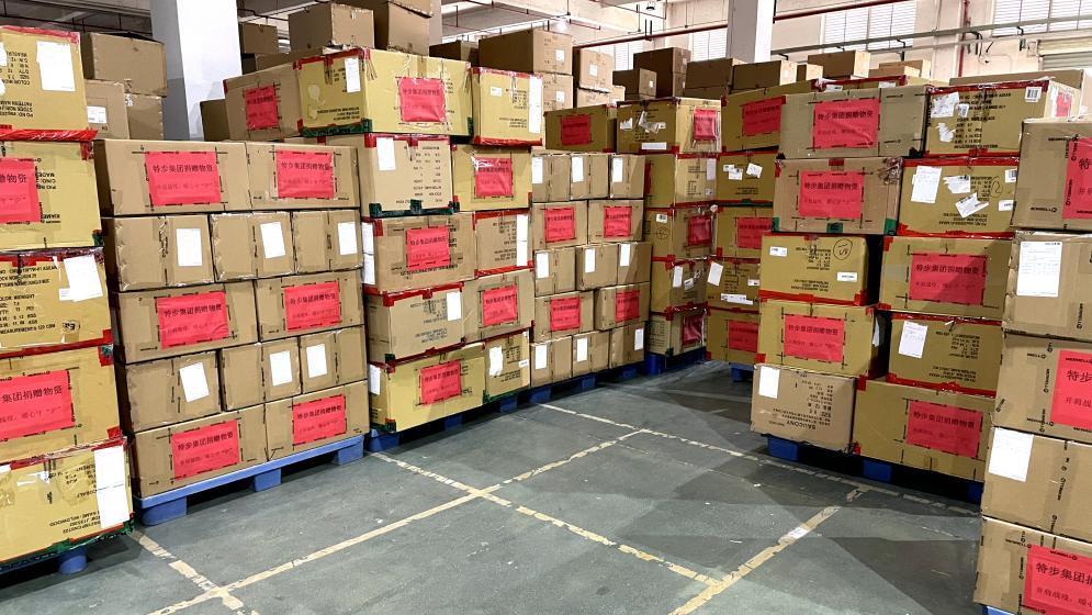 紧急调配物资协调酒店客房这些企业为上海志愿者快递小哥提供保障