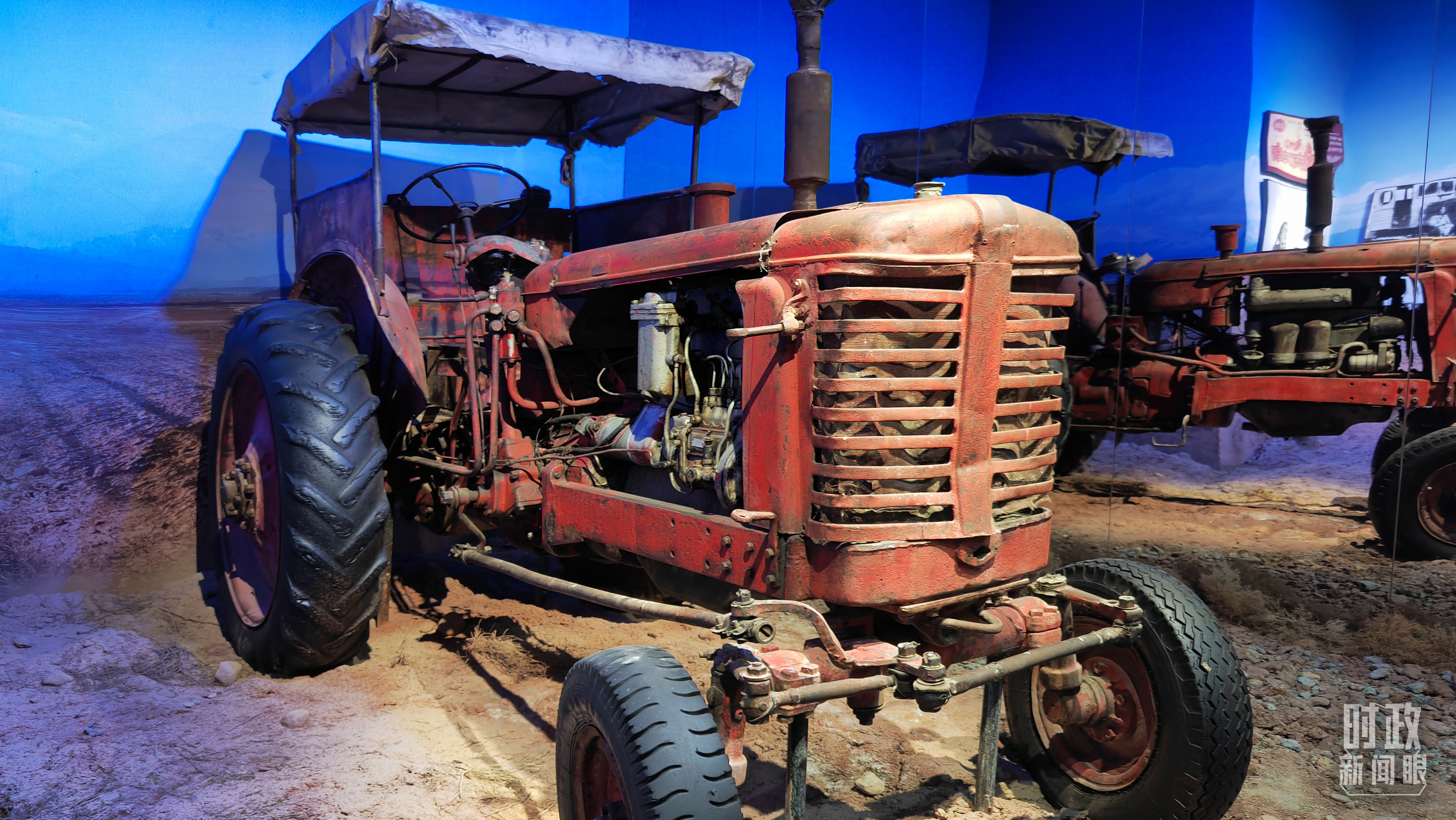 △军垦时使用过的拖拉机。(总台央视记者彭汉明拍摄)