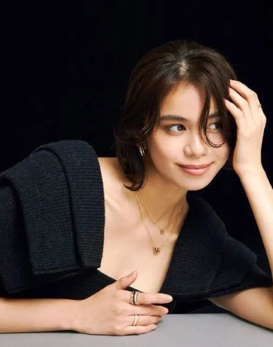 原来我也可以这么幼态感！ #轮廓#脸型#面部轮廓| TikTok, image size:880x1119