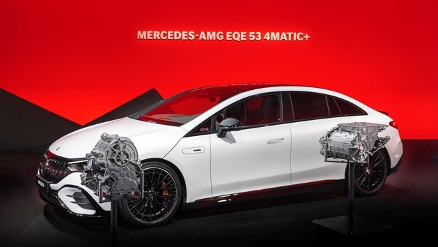 梅赛德斯-AMG EQE发布 前后双电机/百公里加速仅3.3秒
