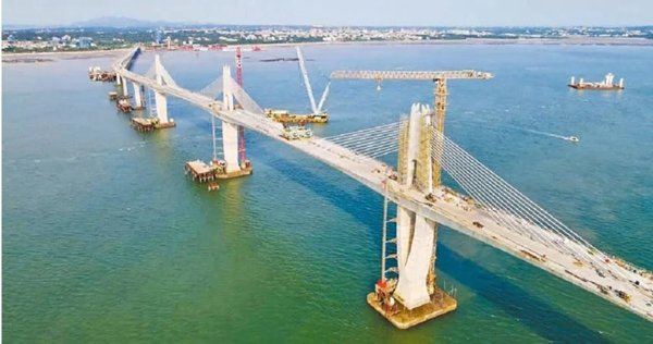 连接大、小金门岛的金门大桥预定在今年10月完工通车。(图片取自台媒)
