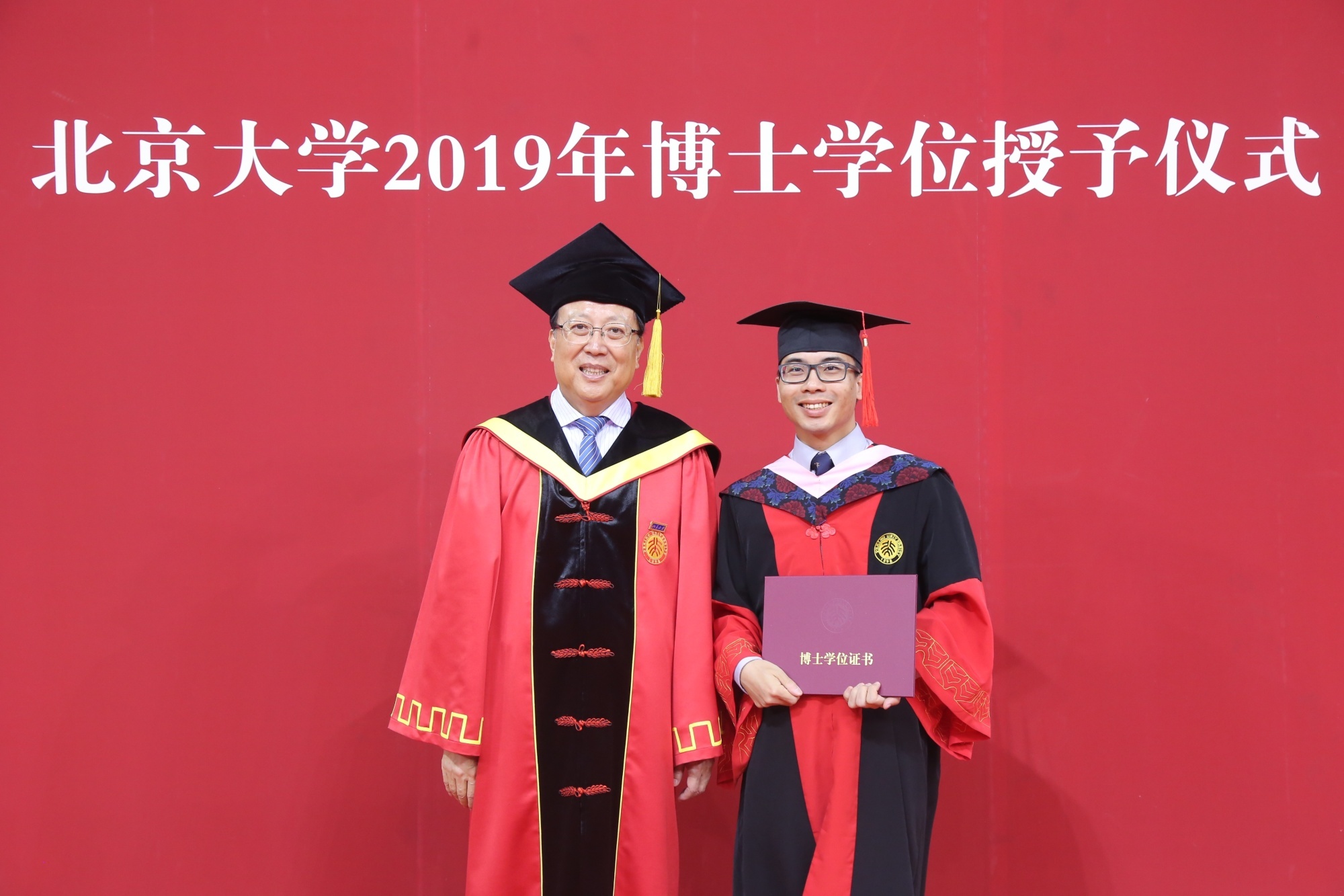 严智德2007年毕业于香港公开大学,随后又在香港浸会大学参加师范学习