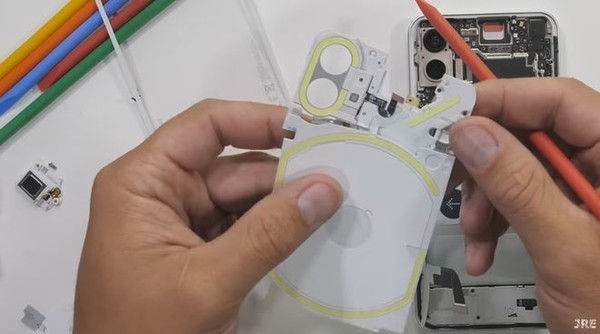 Nothing Phone(1)拆解(图源来自网络)