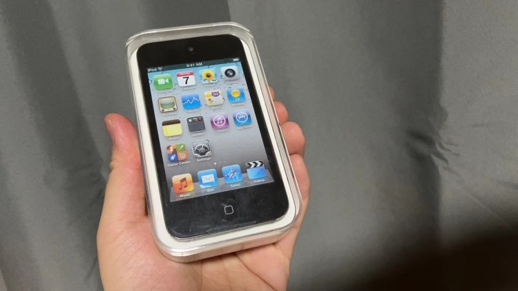 iPod Touch 4 全新未拆封版 图源：品玩 王博源