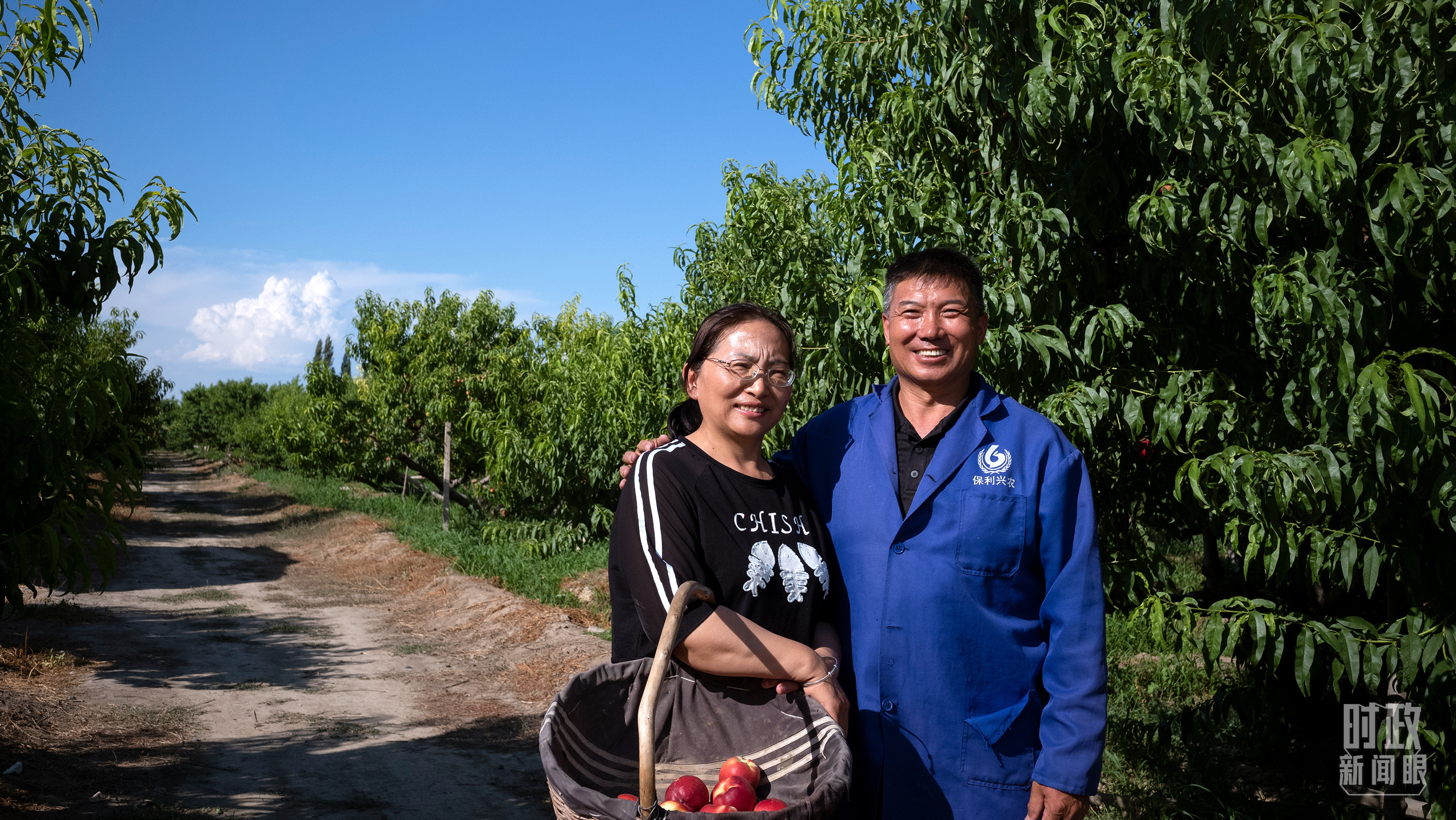 △一四三团九连职工李长勇夫妇。(总台央视记者王哈男拍摄)