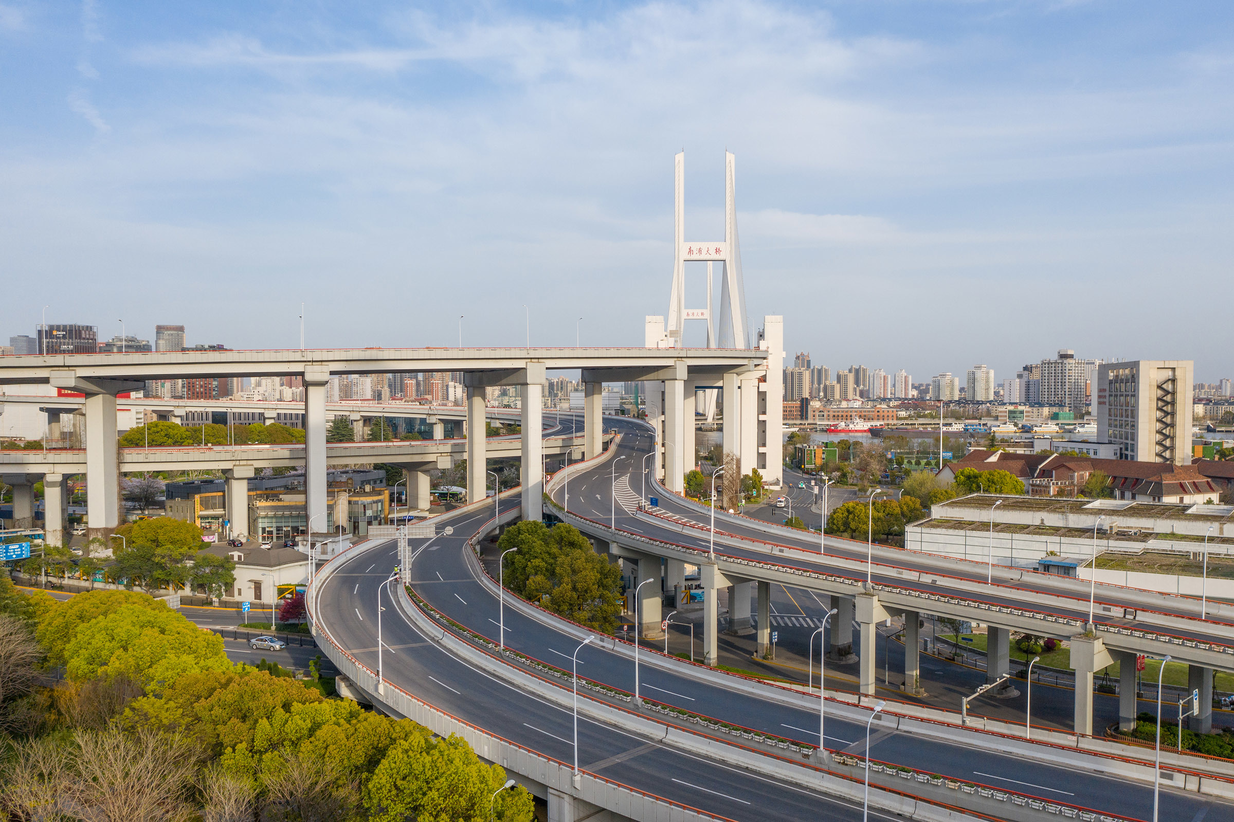 2022年3月29日,南浦大桥本组图片由澎湃新闻记者 曹俊杰 摄影