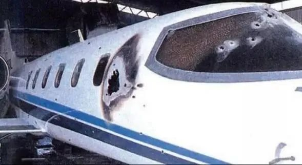诺列加的私人飞机被海豹队员炸毁。