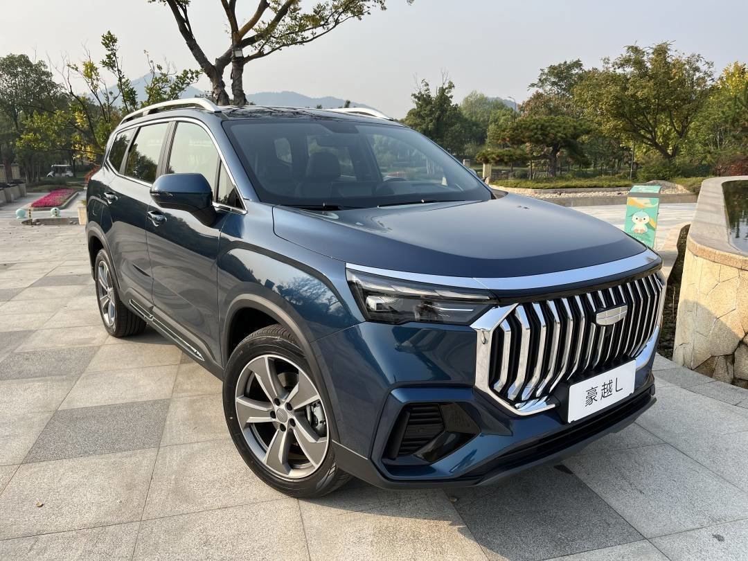 可选装侧边帐篷十万级大七座suv吉利豪越l实拍首发