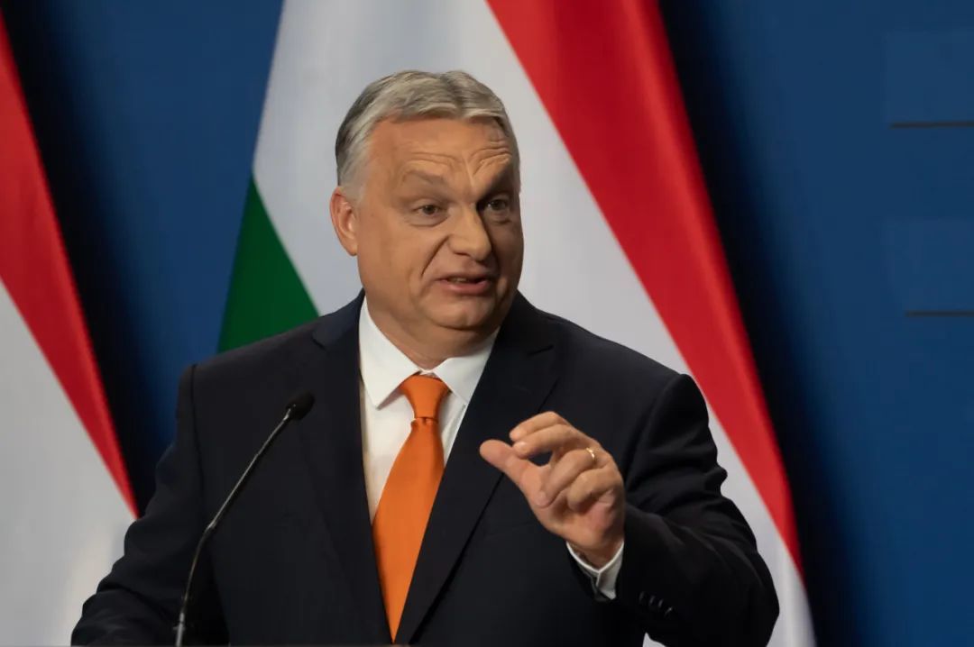 ▲4月6日，匈牙利总理欧尔班在首都布达佩斯举行国会选举获胜后的首场记者会。图/新华社