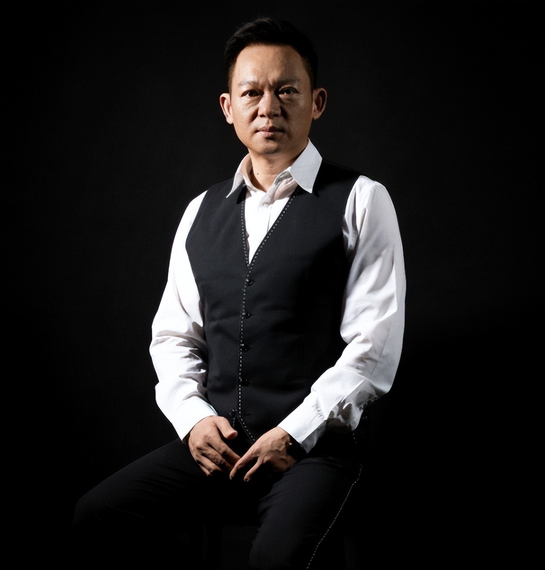 董路替于大宝鸣不平 嘲讽名嘴苏东是球盲 误导球迷