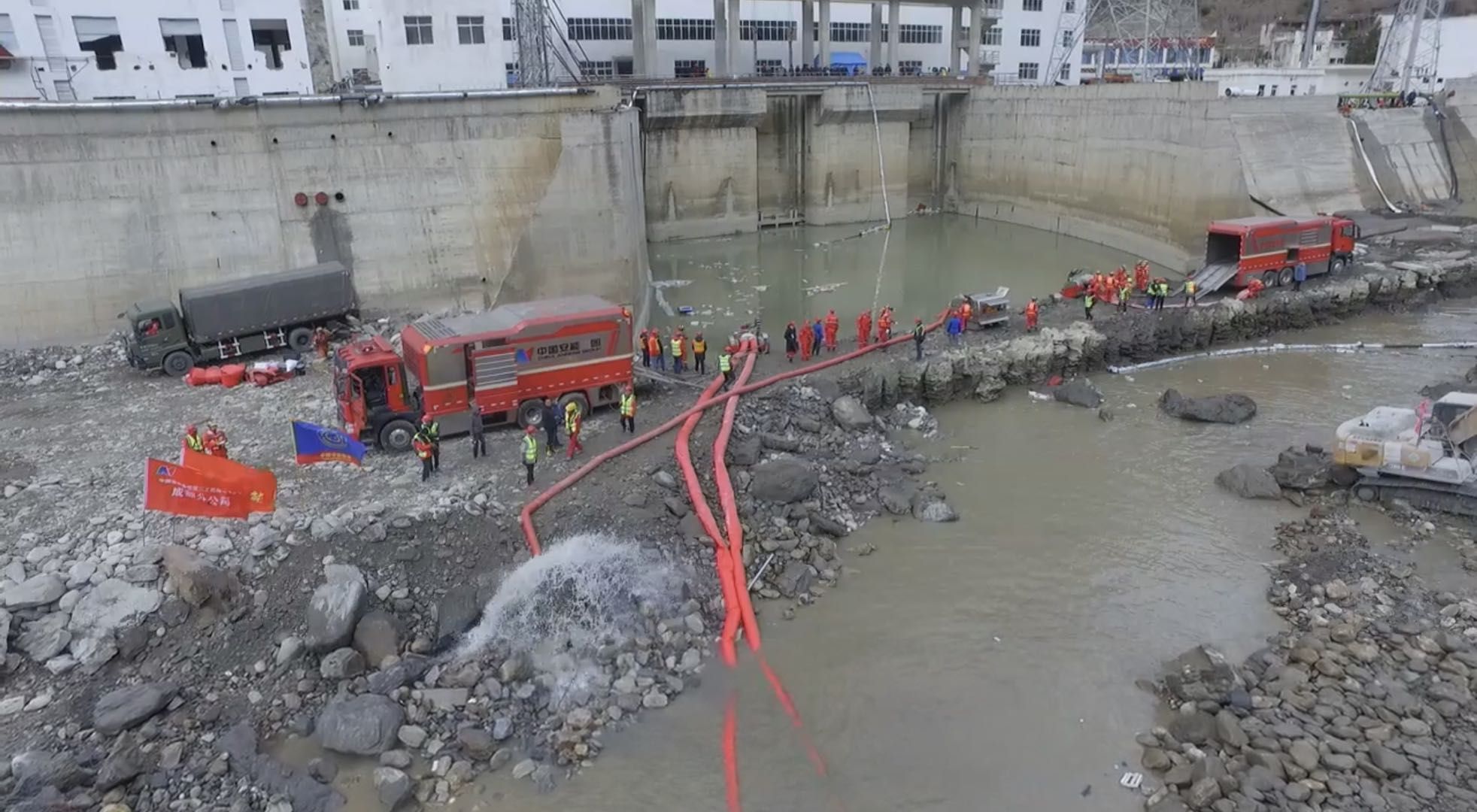 四川水电站透水事故7名遇难者遗体在地下厂房发现