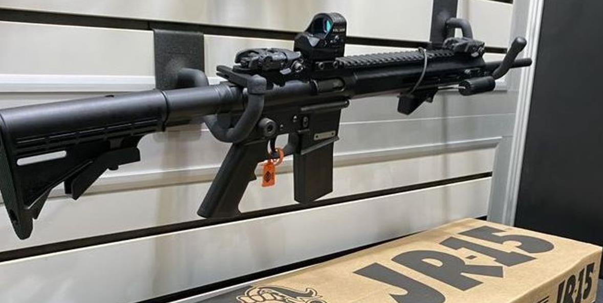 美国枪械制造商甚至推出一款供儿童使用的自动步枪