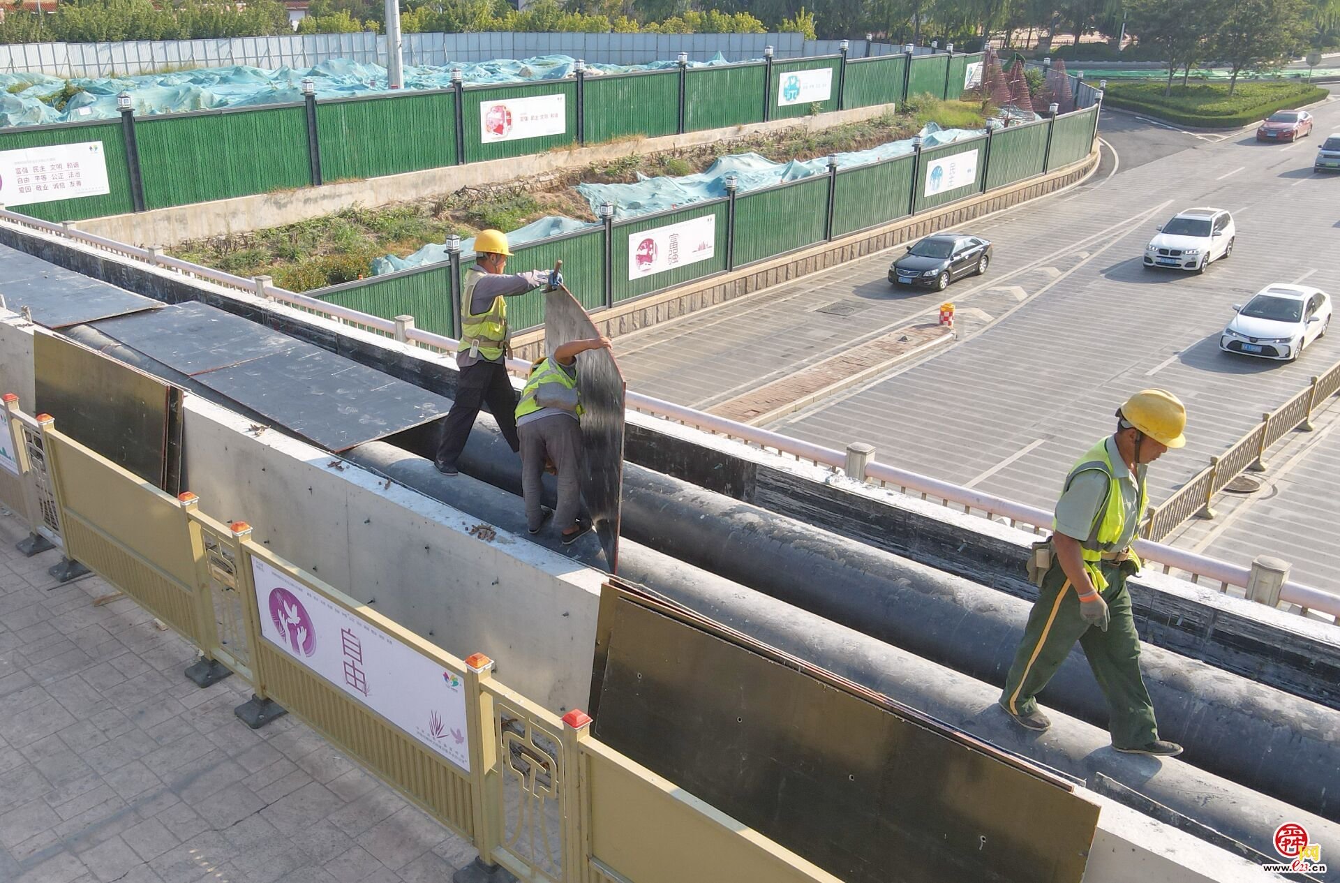 八一立交桥东北方向匝道将拆除,市民出行需绕行