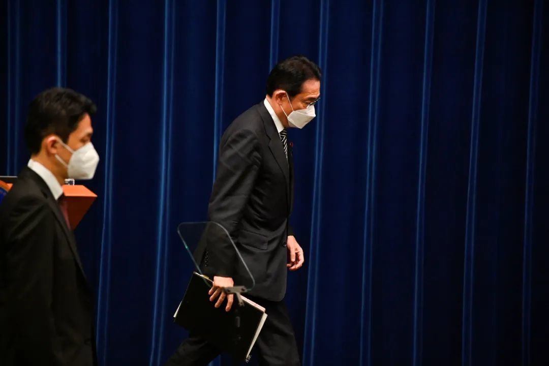 当地时间2022年4月26日，日本东京，日本首相岸田文雄召开记者会，就物价上涨的紧急对策展开说明。图/IC photo