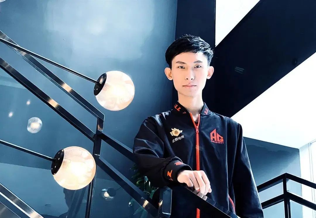 先起跑的企鹅电竞没有成为赢家