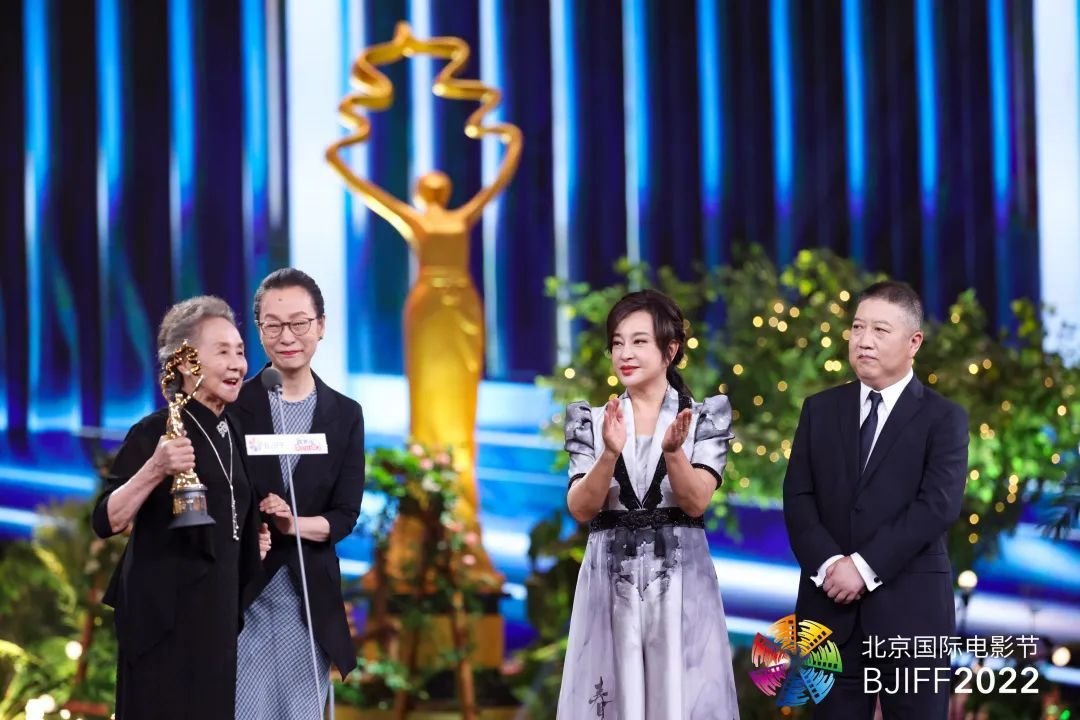 中国女演员吴彦姝获得最佳女主角奖