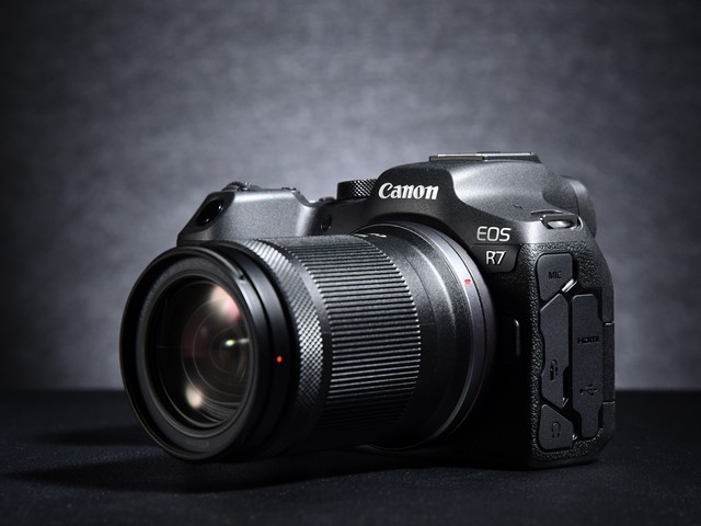 【有料评测】佳能EOS R7评测:全能的便携微单相机