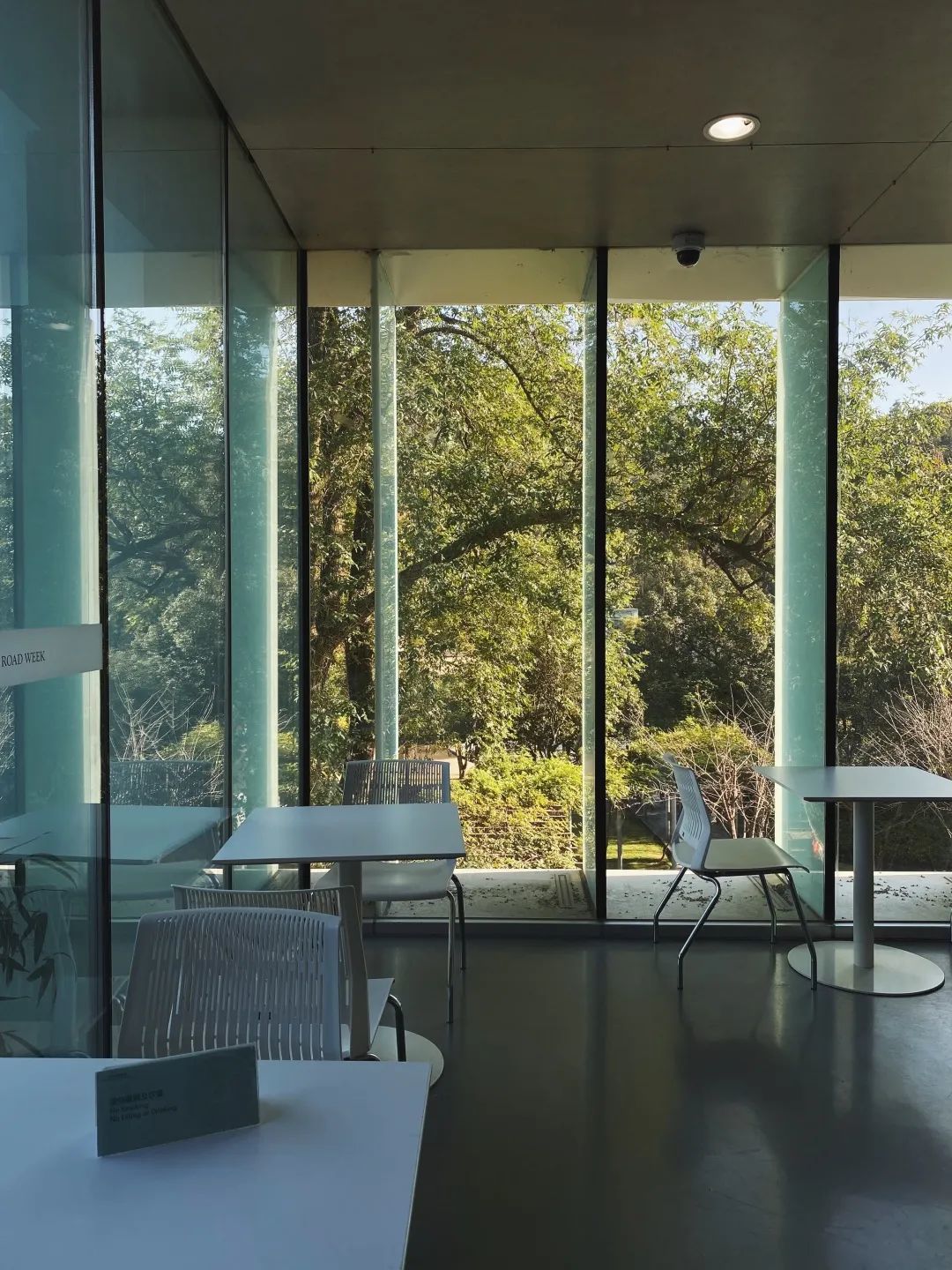 这意味着,作为武汉首家奢华度假酒店的阿丽拉武汉东湖酒店离开业已经