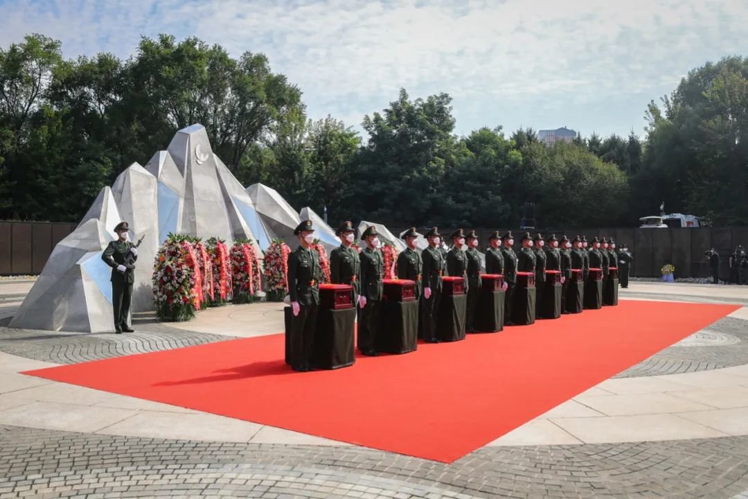 9月17日拍摄的第九批在韩中国人民志愿军烈士遗骸安葬仪式现场。新华社记者 潘昱龙 摄