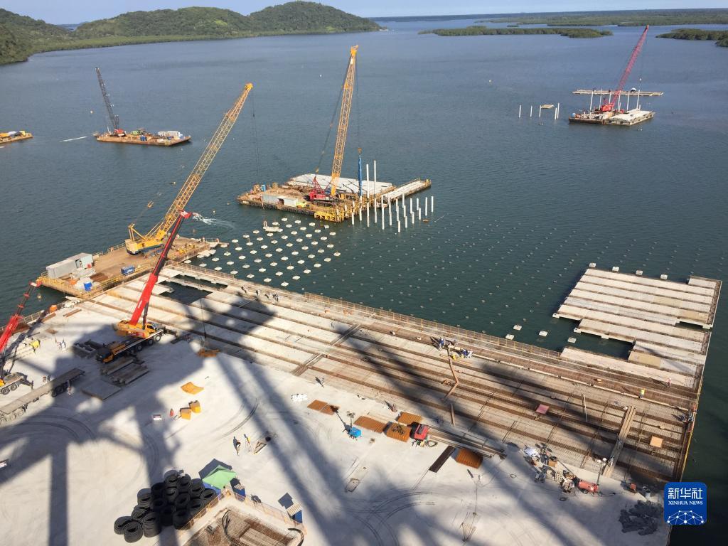 这是2018年8月27日拍摄的巴西巴拉那瓜港TCP码头堆场扩建工程现场。 新华社记者 彭桦 摄