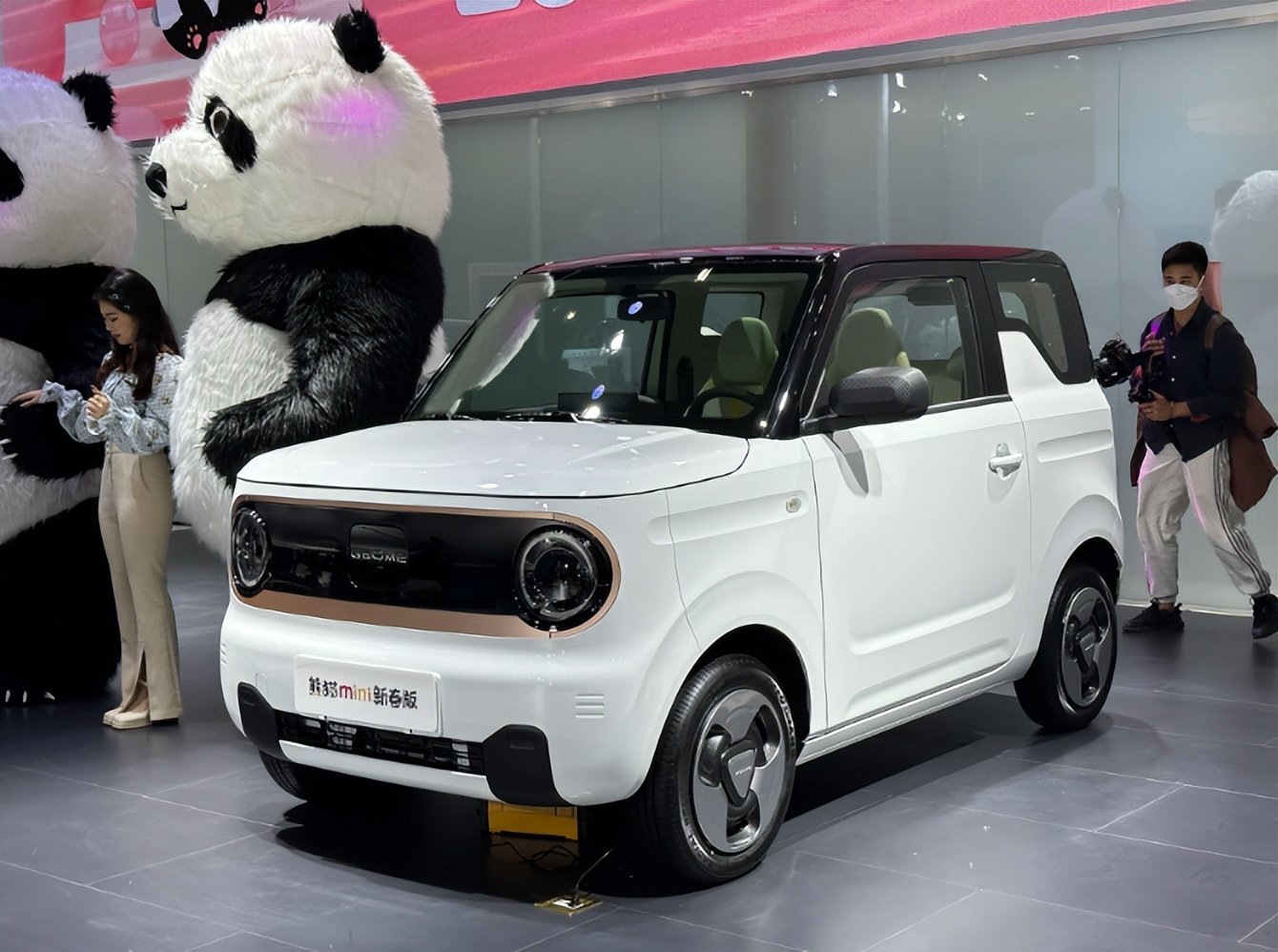 558万就能买4座200公里续航快充吉利熊猫mini能火吗
