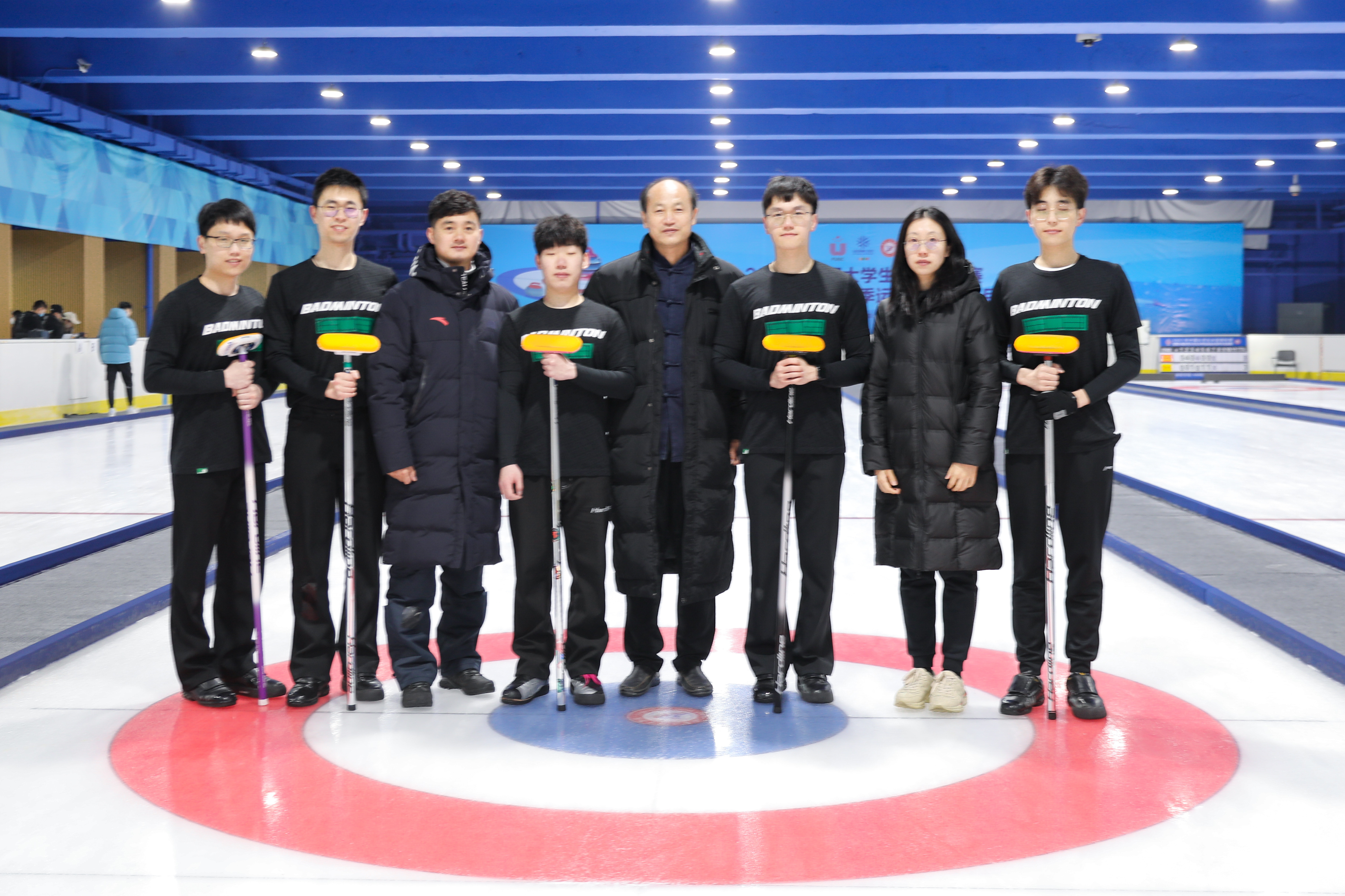 上海对外经贸大学冰壶队。