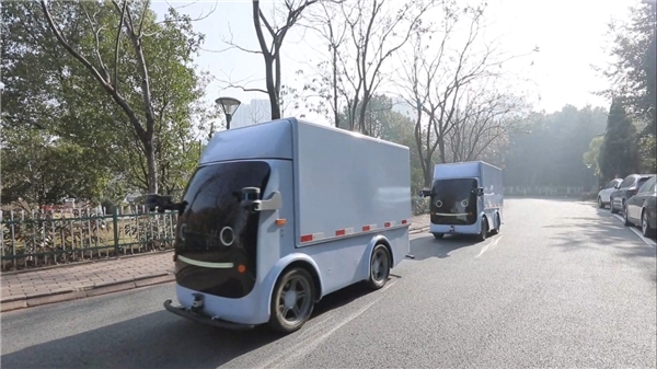 疫情下的智梭无人车助力快递无人化