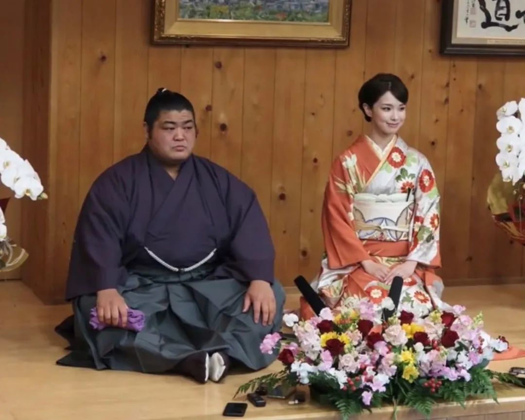 日本当红相扑名将与相扑泰斗次女谈恋爱?_凤凰网时尚_凤凰网