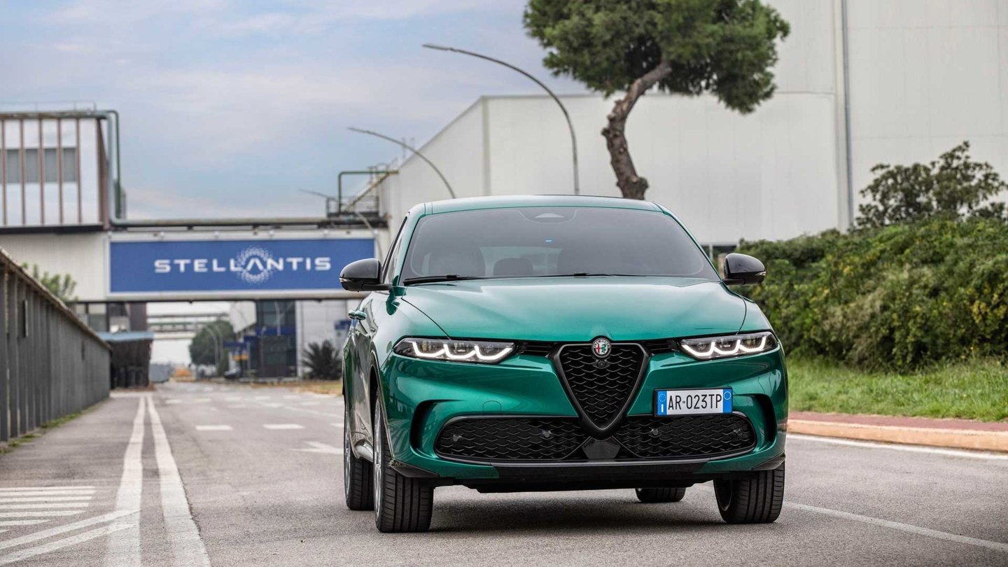 阿尔法·罗密欧tonale首发亮相,四驱 插混系统_凤凰网汽车_凤凰网